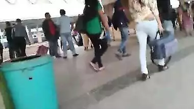 THUNDER ASS BENGALI GIRL AT HOWRAH