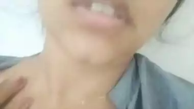 Desi hot girl ka nipple