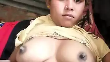 Desi village girl showing her boobs on cam