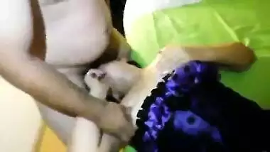 la mama de mi amigo no para de follarse tipos , increible las fiestas y orgias que se hace