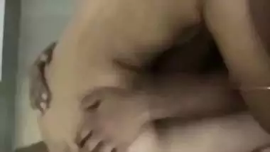 Desi slut threesome sex with clients in OYO room