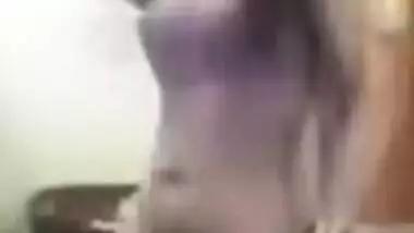 Swanky Indian needs no panties to perform a dance on the webcam
