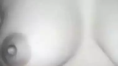 Desi Cute Babe boob show