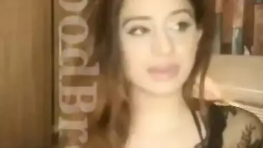 Desi Babe Kenisha Awasthi New Live