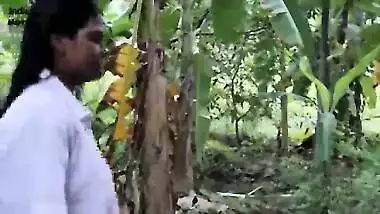 Desi porn of sexy maid seducing neighbor by bathing