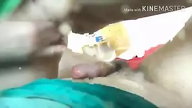 Randi ne lund ko chut mai le kar uspar susu ki